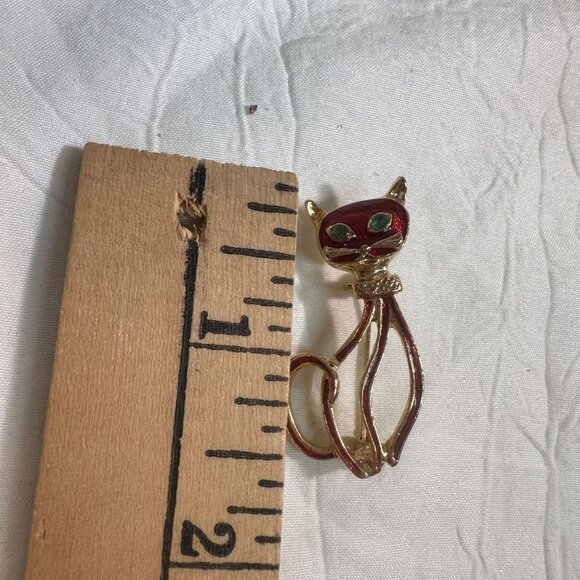 Vintage MCM Red Cat Pin Brooch With Enamel Detailing & Green Rhinestone Eyes - Picture 5 of 6